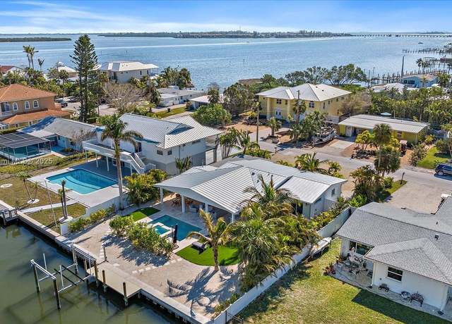 Property at 504 Bayview Dr, FL 34217, 3 beds, 3 baths