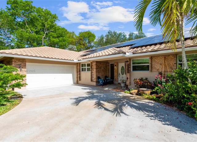 Property at 15941 Cobblestone Ct, Davie, FL 33331, 3 beds, 2 baths