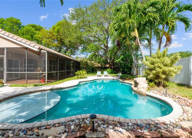 Property at 15941 Cobblestone Ct, Davie, FL 33331, 3 beds, 2 baths