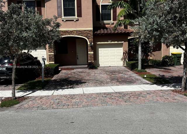 Property at 152 SE 37th Ter #152, Homestead, FL 33033, 3 beds, 2.5 baths