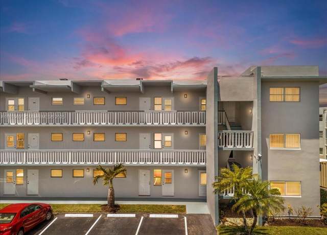 Property at 2200 Park Ln #109, Hollywood, FL 33021, 1 bed, 1.5 baths