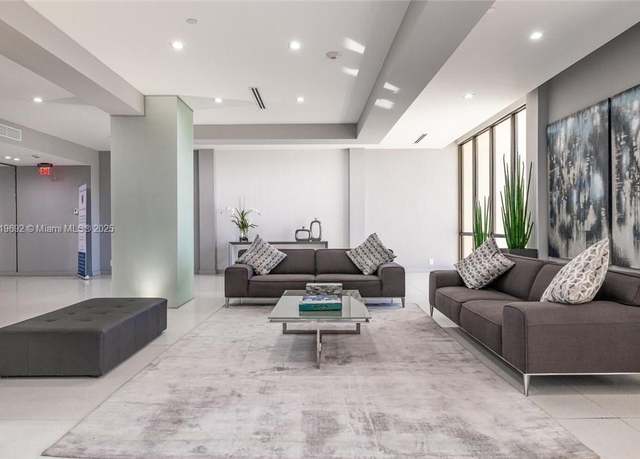 Property at 20379 W Country Club Dr #535, Aventura, FL 33180, 1 bed, 1.5 baths