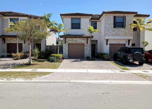 Property at 25033 SW 107th Ct, Homestead, FL 33032, 3 beds, 2.5 baths