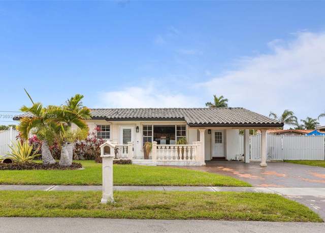 Property at 5470 W 9th Ln, Hialeah, FL 33012, 4 beds, 3 baths
