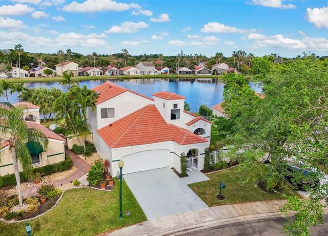 Property at 1444 Harbour Side Dr, Weston, FL 33326, 4 beds, 2.5 baths