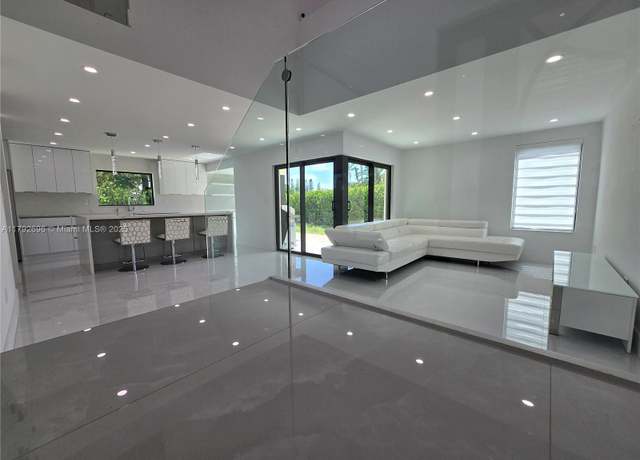 Property at 6711 SW 127th Pl, Miami, FL 33183, 3 beds, 3 baths