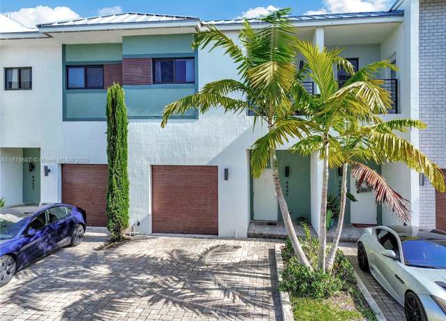Property at 4449 NW 9th St #4449, Plantation, FL 33317, 3 beds, 2.5 baths
