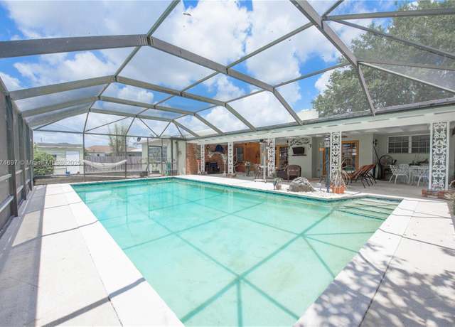 Property at 434 NW 20th St, Homestead, FL 33030, 4 beds, 2.5 baths