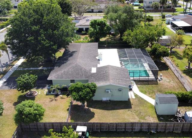 Property at 434 NW 20th St, Homestead, FL 33030, 4 beds, 2.5 baths