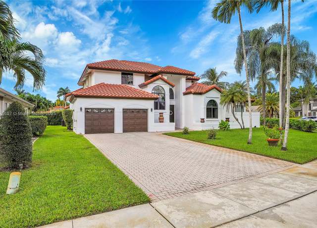 Property at 500 E Cypress Pointe Dr E, Pembroke Pines, FL 33027, 5 beds, 3 baths