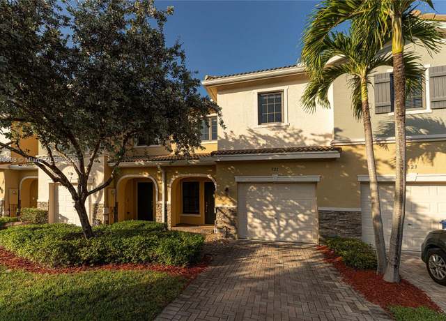 Property at 321 NE 194th Ln, Miami, FL 33179, 3 beds, 2.5 baths