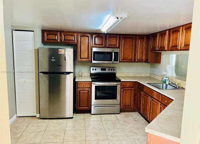 Property at 9701 Westview Dr #1437, Coral Springs, FL 33076, 3 beds, 2 baths