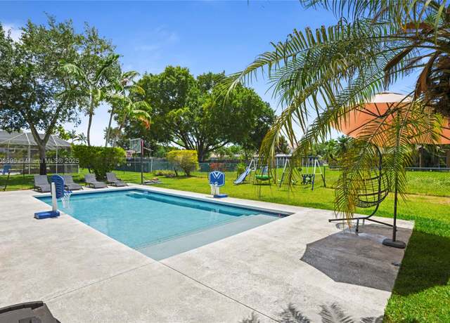 Property at 2905 Fairways Dr, Homestead, FL 33035, 4 beds, 2.5 baths