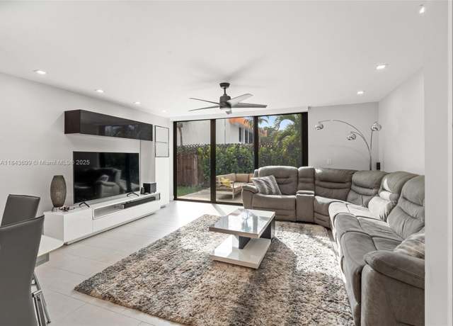 Property at 700 SE 14th St Unit J, Fort Lauderdale, FL 33316, 2 beds, 2.5 baths