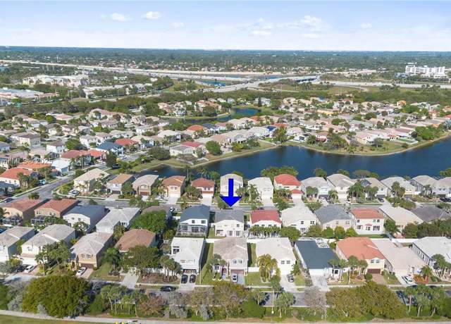 Property at 1560 NW 159th Ave, Pembroke Pines, FL 33028, 5 beds, 3 baths