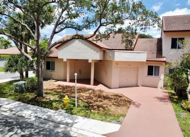 Property at 10977 W Broward Blvd, Plantation, FL 33324, 3 beds, 2.5 baths