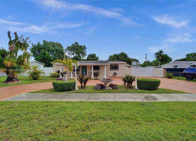 Property at 5435 SW 99th Ct, Miami, FL 33165, 4 beds, 2.5 baths