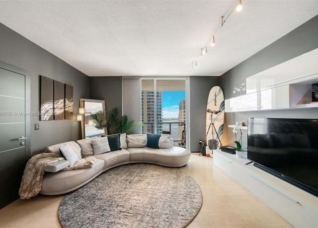 Property at 1060 Brickell Ave #3003, Miami, FL 33131, 1 bed, 1.5 baths