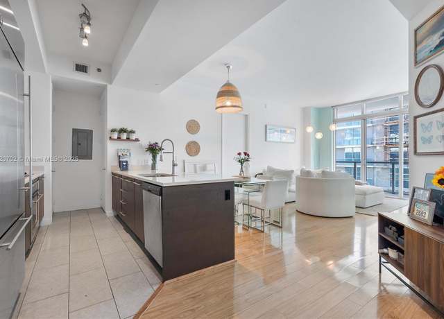 Property at 55 SE 6th St #4305, Miami, FL 33131, 2 beds, 2 baths