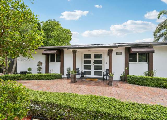 Property at 2550 SW 68th Ave, Miami, FL 33155, 3 beds, 2 baths