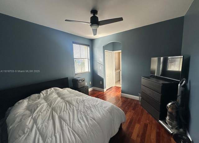 Property at 16262 SW 44th Ter, Miami, FL 33185, 5 beds, 4 baths