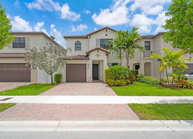 Property at 3274 W 96th Pl, Hialeah, FL 33018, 4 beds, 3.5 baths