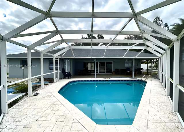 Property at 1398 Harbor View Dr, Fort Myers, FL 33917, 3 beds, 2 baths