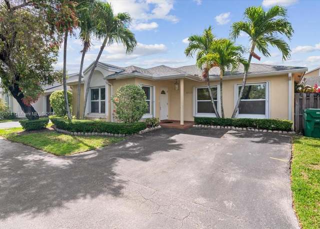 Property at 10120 NW 57th St, Doral, FL 33178, 3 beds, 2 baths