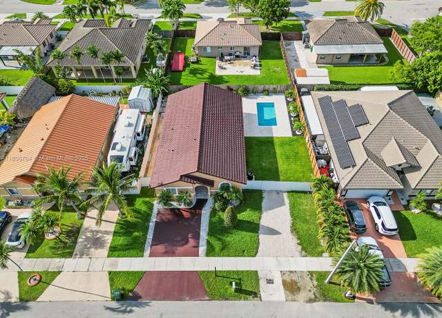 Property at 1405 SE 7th St, Homestead, FL 33033, 4 beds, 2 baths