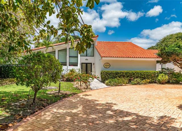Property at 10204 SW 96th Ct, Miami, FL 33176, 5 beds, 3.5 baths