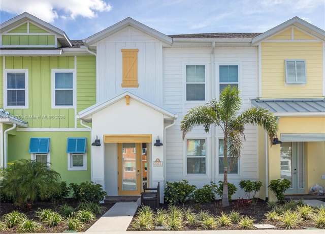 Property at 2923 Castaway Ln, Kissimmee, FL 34747, 3 beds, 3 baths