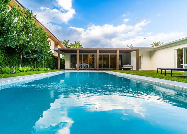 Property at 1030 N Venetian Dr, Miami, FL 33139, 3 beds, 5 baths