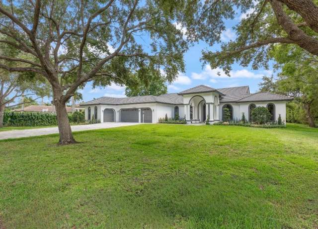 Property at 12020 NW 11th St, Plantation, FL 33323, 5 beds, 3.5 baths