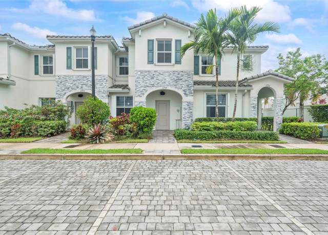 Property at 2747 SE 15th St, Homestead, FL 33035, 3 beds, 2.5 baths