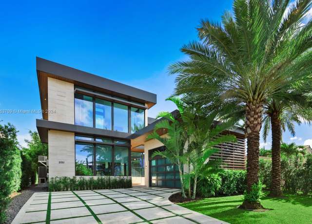 Property at 2051 N Bay Rd, Miami Beach, FL 33140, 4 beds, 5.5 baths