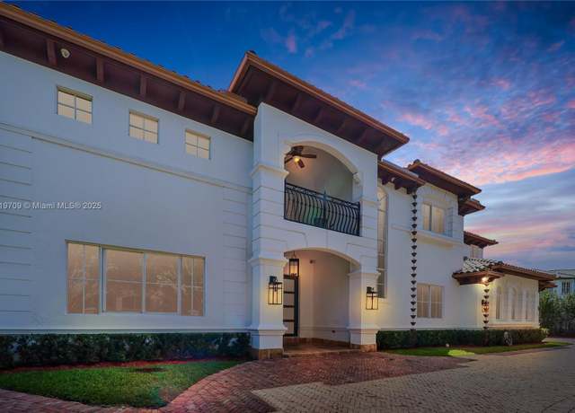 Property at 16763 NW 77th Path, Miami Lakes, FL 33016, 5 beds, 6.5 baths