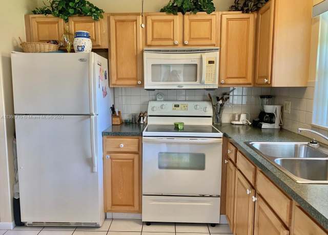 Property at 5300 Washington St Unit G123, Hollywood, FL 33021, 2 beds, 1.5 baths