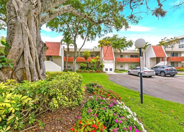 Property at 823 Cypress Blvd #204, Pompano Beach, FL 33069, 3 beds, 2 baths