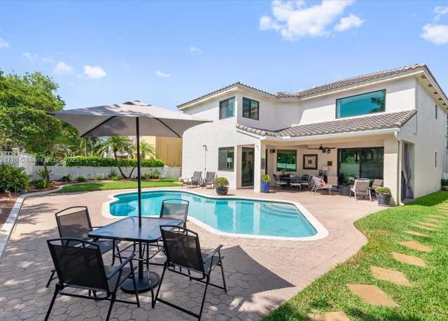 Property at 1273 SW 161st Ave, Pembroke Pines, FL 33027, 6 beds, 4 baths