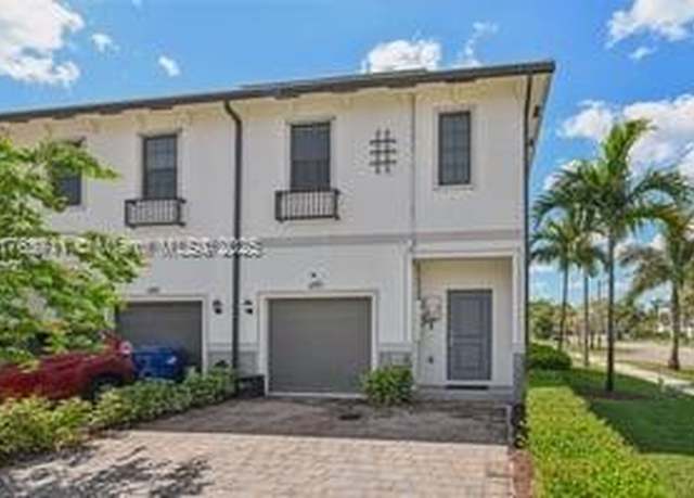 Property at 689 SW 11th St, Florida City, FL 33034, 3 beds, 2.5 baths