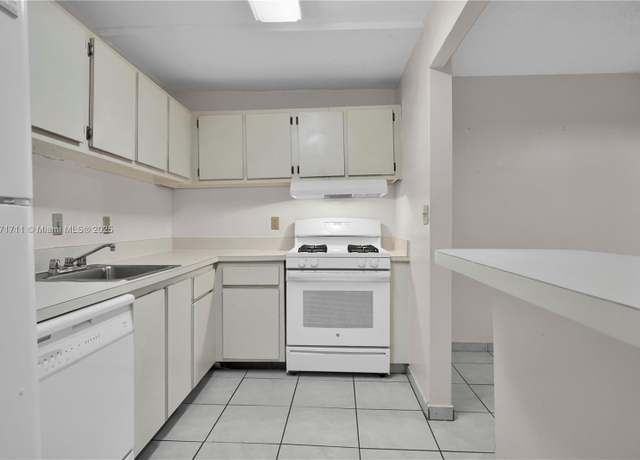 Property at 6886 N Kendall Dr Unit D208, Pinecrest, FL 33156, 1 bed, 1.5 baths