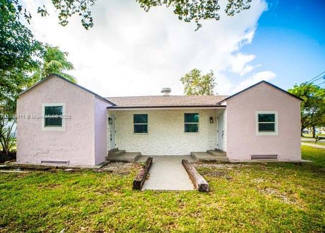 Property at 412 Columbus Pkwy, Hollywood, FL 33021, 3 beds, 3 baths