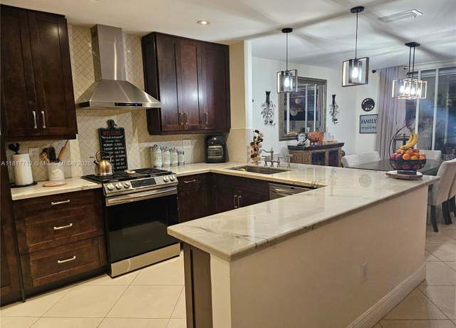 Property at 10270 NW 46th St, Doral, FL 33178, 3 beds, 2.5 baths