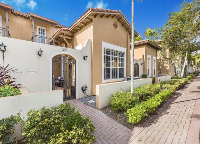 Property at 1042 SW 146th Ter, Pembroke Pines, FL 33027, 3 beds, 3 baths