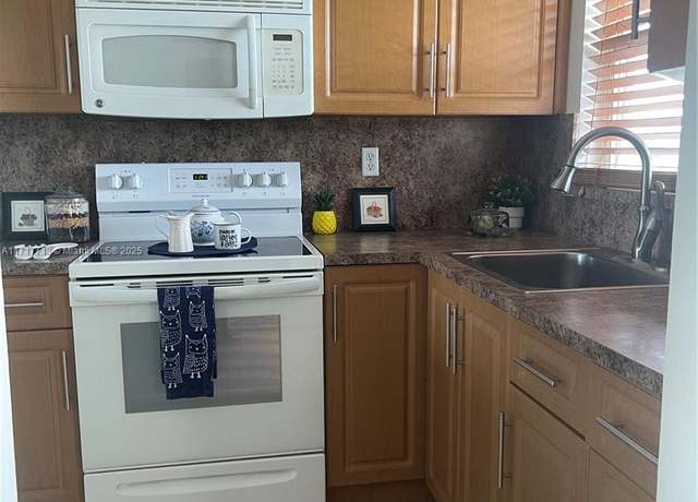Property at 8345 Sunrise Lakes Blvd #309, Sunrise, FL 33322, 2 beds, 2 baths