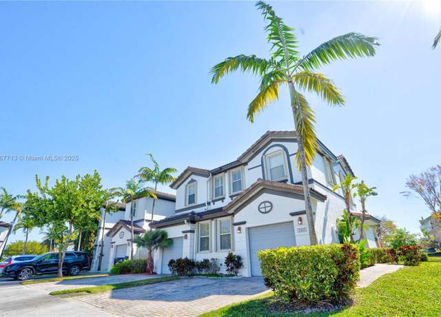 Property at 7807 NW 114th Pl, Doral, FL 33178, 3 beds, 2.5 baths