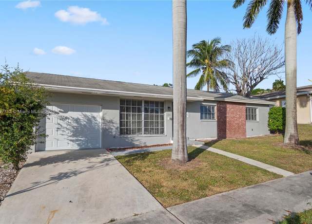 Property at 1732 N 16th Ave N, Lake Worth, FL 33460, 3 beds, 2 baths