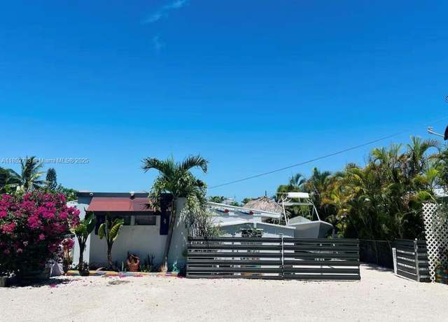 Property at 8 Grassy Rd, Key Largo, FL 33037, 3 beds, 2 baths
