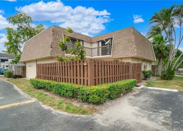 Property at 8209 SW 23rd Ct Unit 17C, North Lauderdale, FL 33068, 2 beds, 2.5 baths