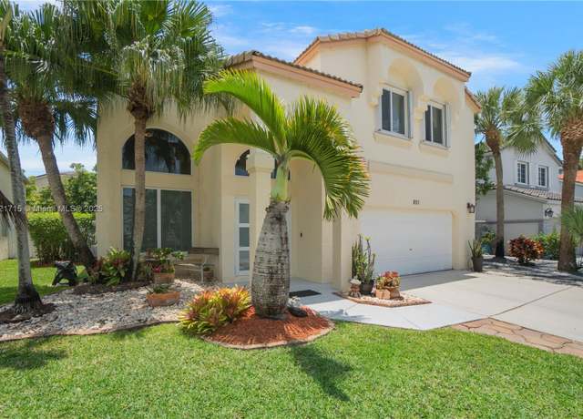 Property at 801 NW 156th Ave, Pembroke Pines, FL 33028, 4 beds, 2.5 baths